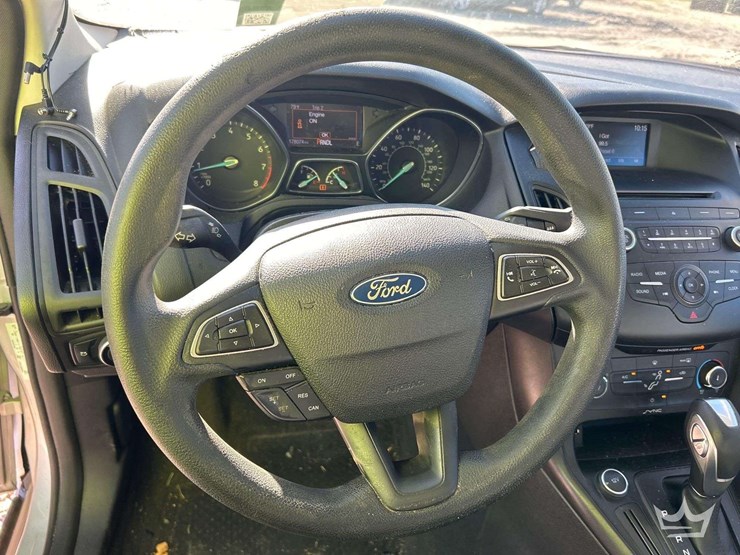2015-ford-focus-hatchback-image-14