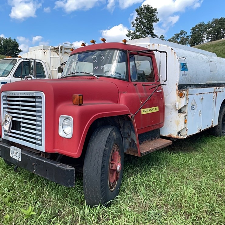 INTERNATIONAL 1700 FUEL TRUCK VN:10672CHA37226