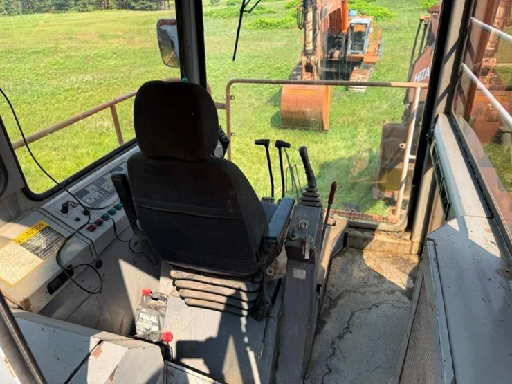 hitachi-ex1800-3-image-13