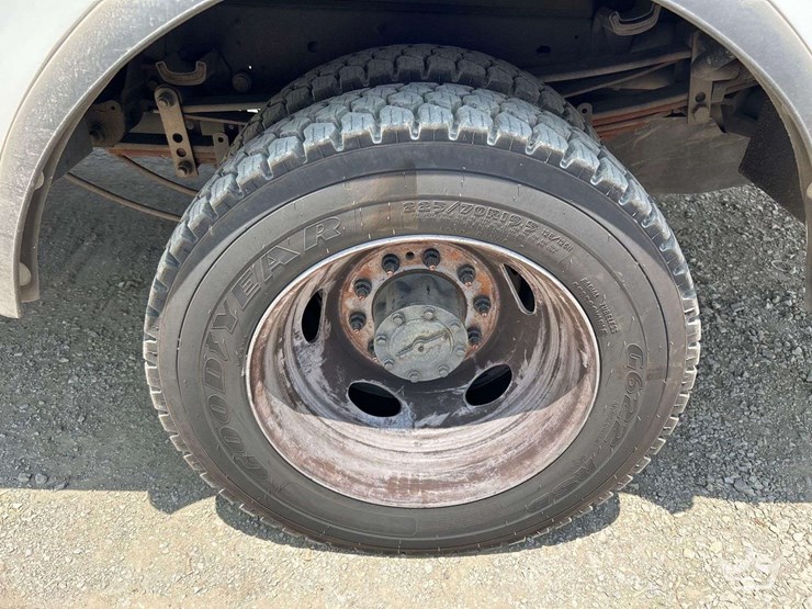2017-ford-f550-image-42