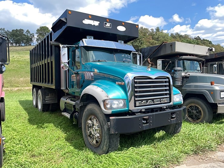 2012-mack-dump-truck-vn:1m2ax04c7cm012336-image-2