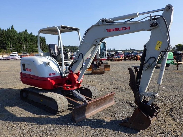 takeuchi-tb240-image-3