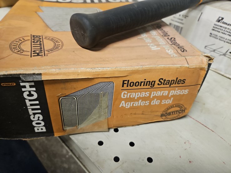 (2)-bostitch-staple-guns-with-staples-image-4