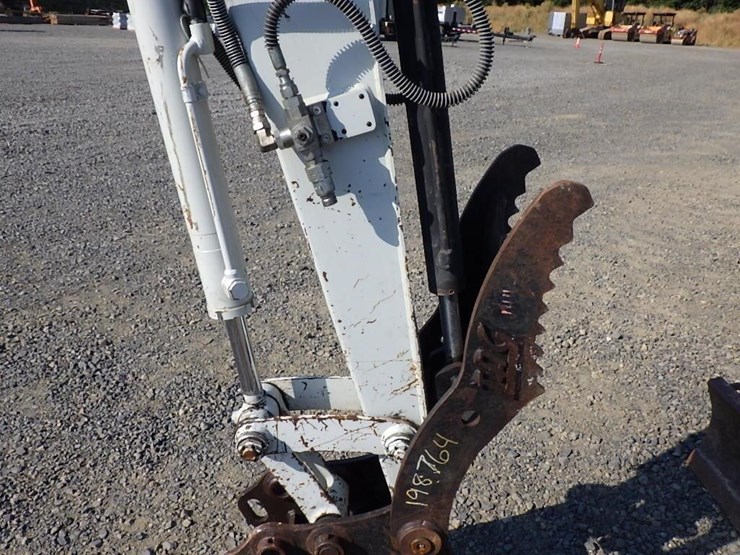 takeuchi-tb240-image-34