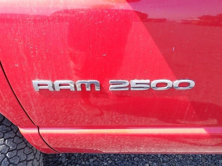2004-dodge-2500-image-11