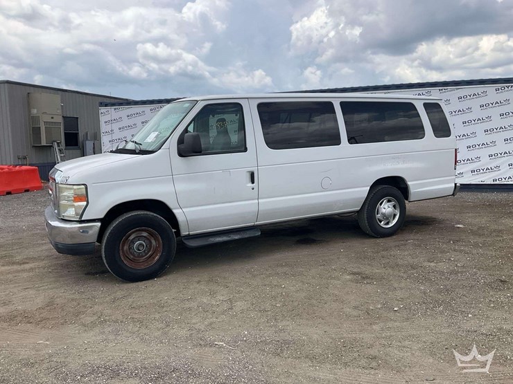2013-ford-e350-image-5