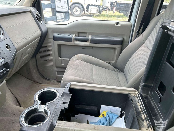 2010-ford-f550-image-17