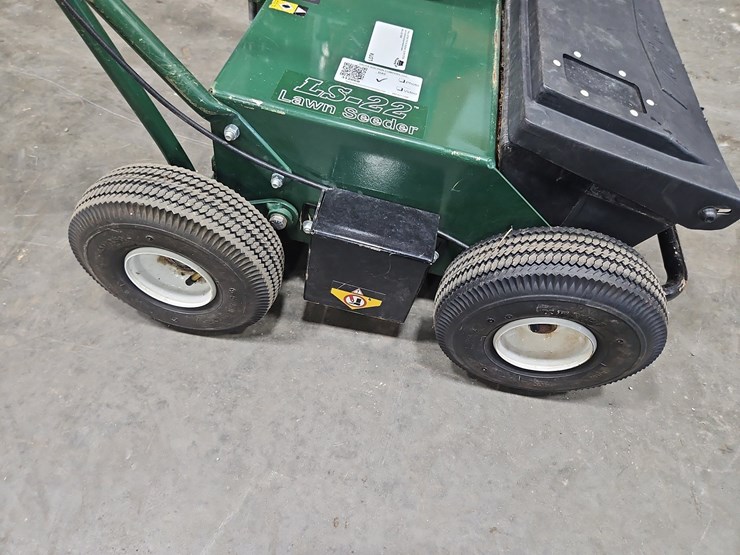 turfco-ls-22-lawn-seeder-image-7