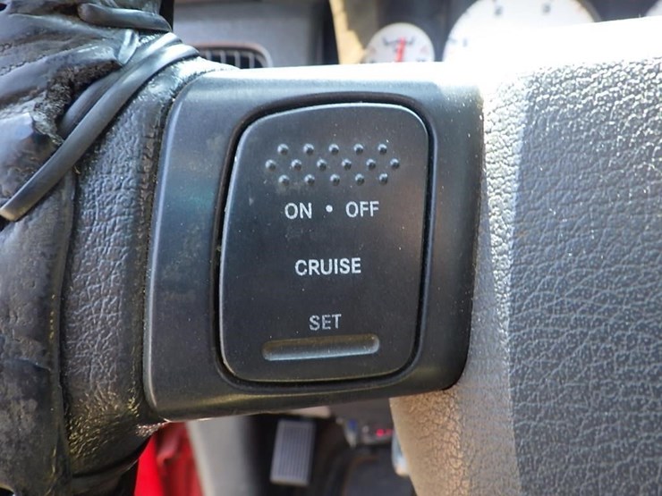 2004-dodge-2500-image-33