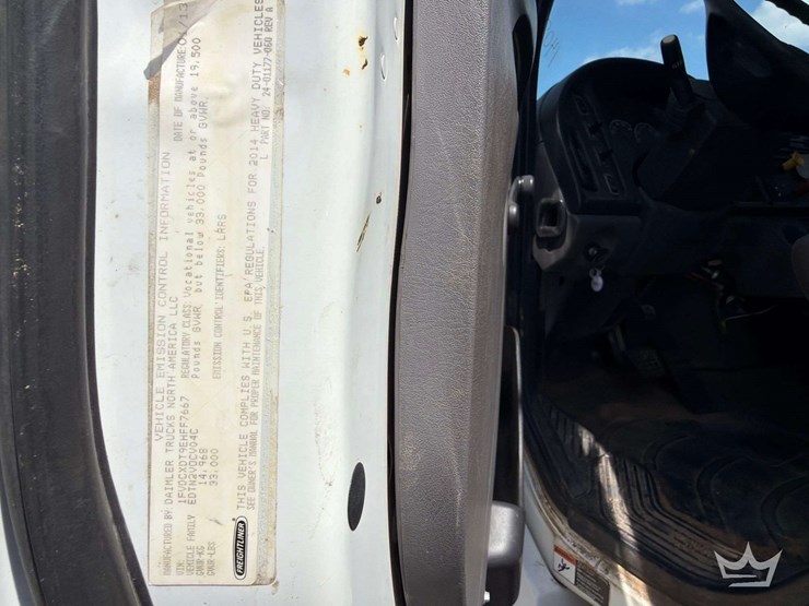 2014-freightliner-m2-106-image-3