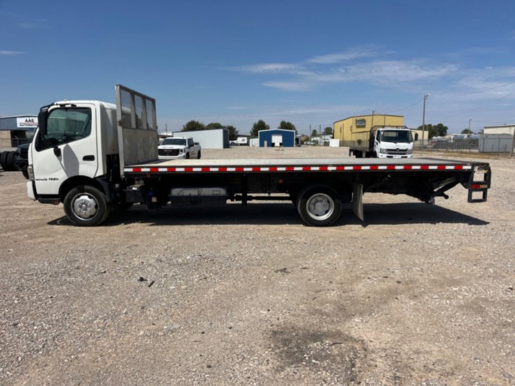 2016-hino-195-image-8