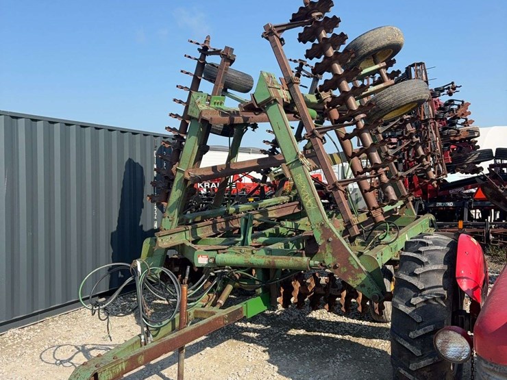 john-deere-325-image-1
