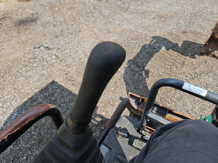 2012-deere-17d-image-23