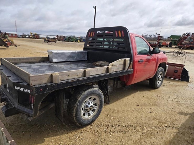 #676-•-2013-chevy-k2500hd-pick-up-truck-image-2