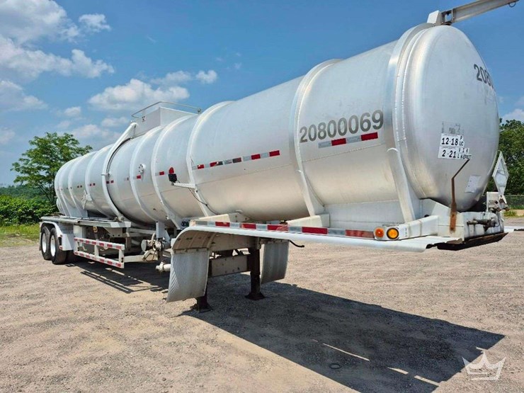 2014-mueller-8,400-gallon-t/a-chemical-tanker-trailer-image-2