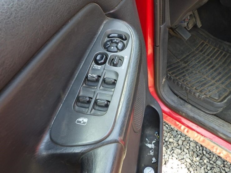 2004-dodge-2500-image-27