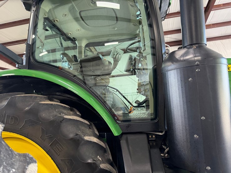 2011-john-deere-8285r-image-52