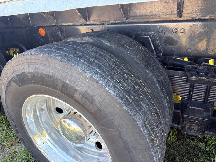 2023-kenworth-t880-image-10