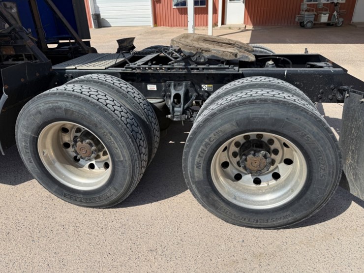 2020-kenworth-t680-image-12