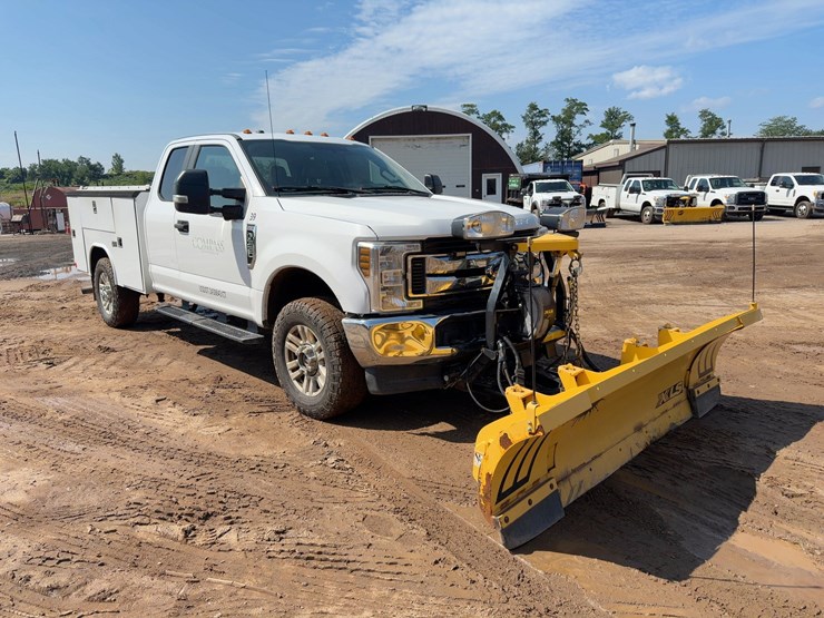 2019-ford-f350stx-utility-truck-image-7