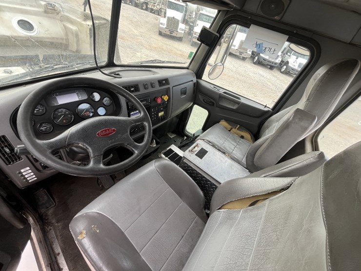 2012-peterbilt-337-image-16