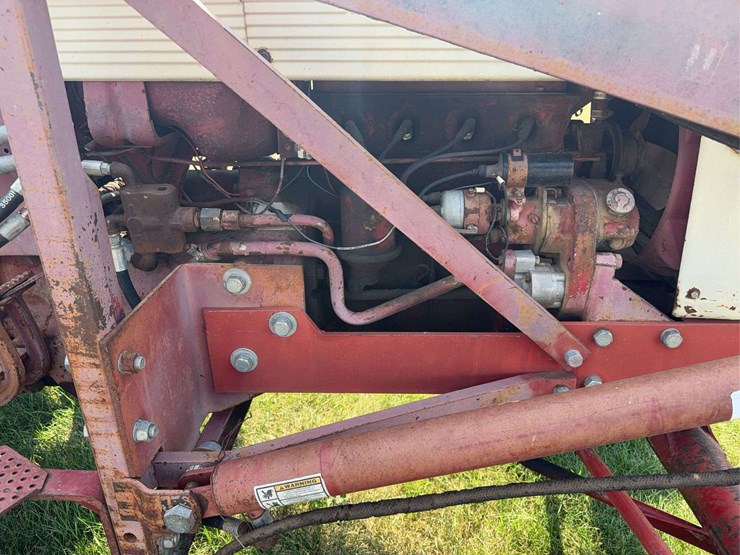 farmall-340-gas-with-loader-image-21