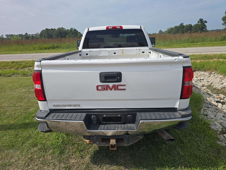 2015-gmc-2500-image-4