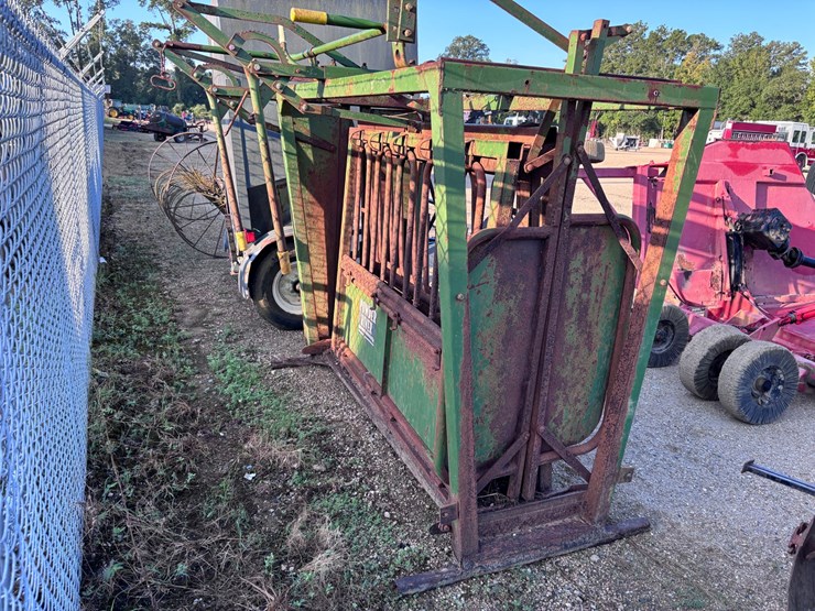 #965-•-cattle-squeeze-chute-image-8