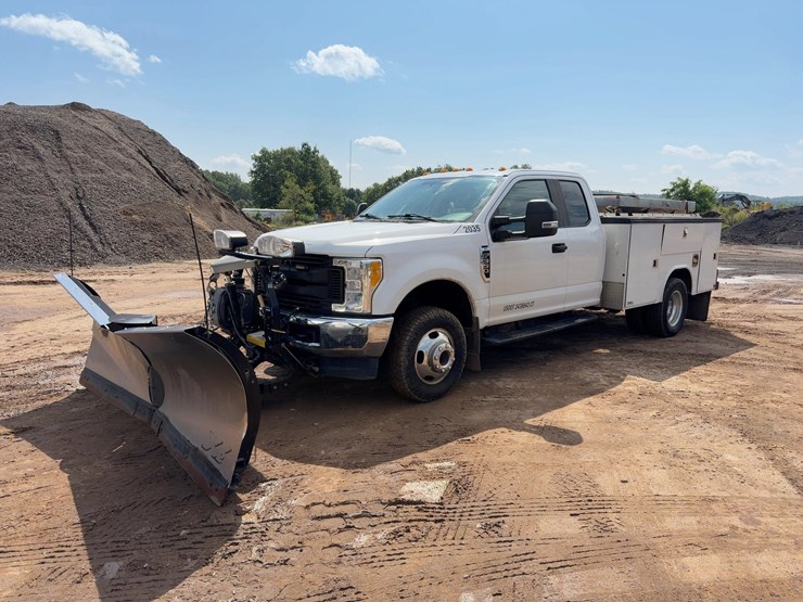 2017-ford-f350-xl-image-1