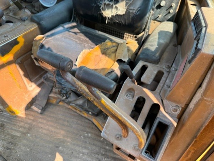 caterpillar-d10-image-19