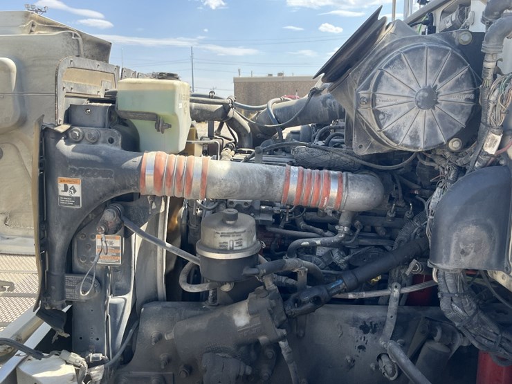 2012-peterbilt-337-image-14