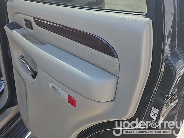 2003-cadillac-escalade-image-30