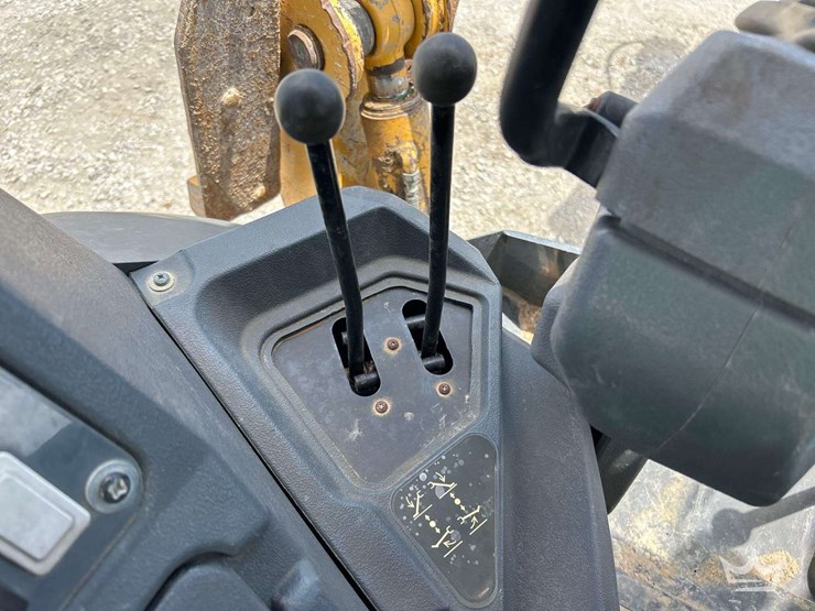 2018-deere-310l-image-14