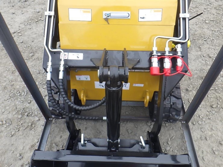 2026-agt-mx-crt23-skid-steer-tracked-loader-image-6