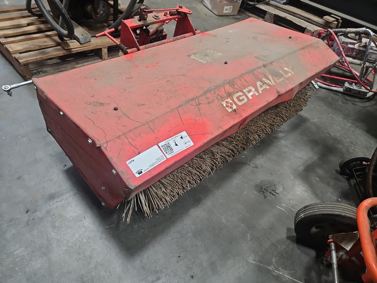gravely-52"-broom-attachment-image-4
