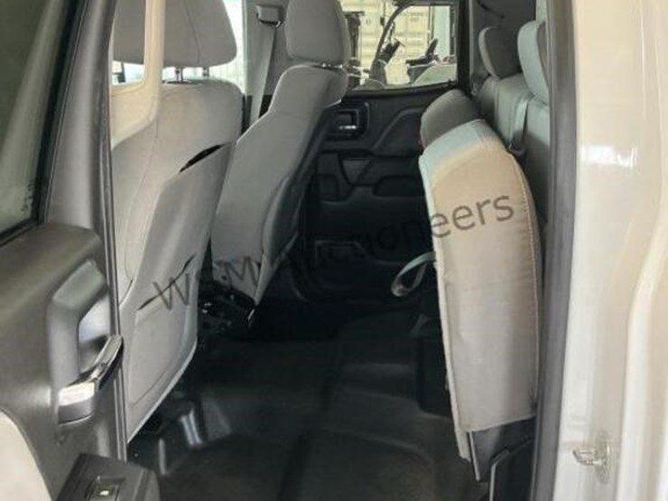 2015-chevrolet-2500hd-image-25