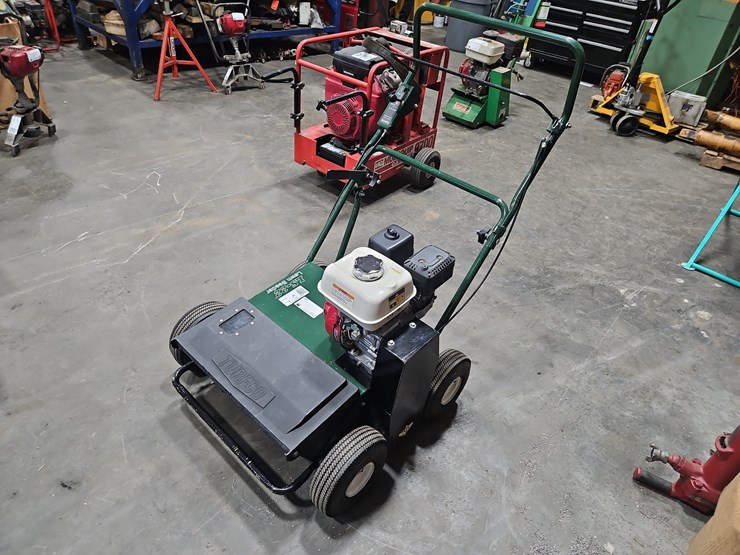 turfco-ls-22-lawn-seeder-image-1