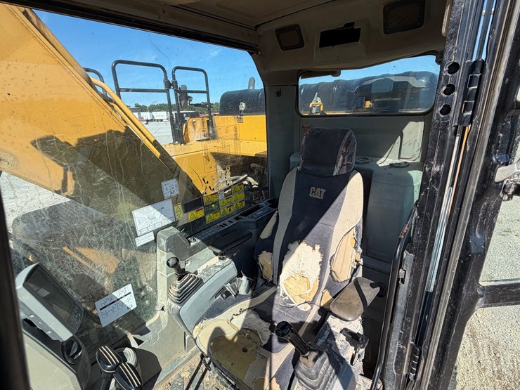 caterpillar-326fl-image-20