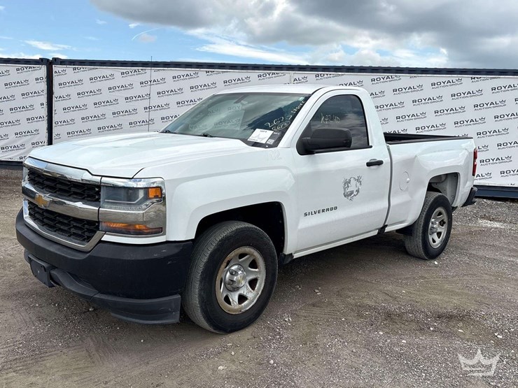 2017-chevrolet-silverado-1500-image-1