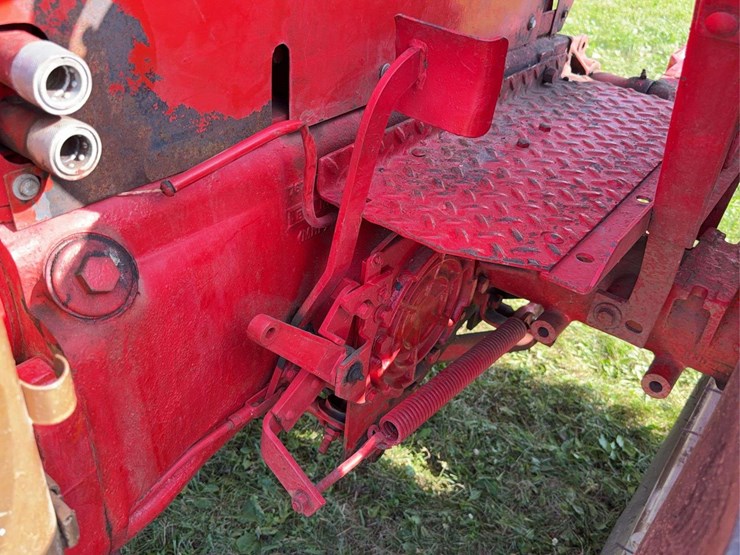 massey-ferguson-444-image-45