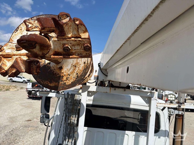 2014-freightliner-m2-106-image-23