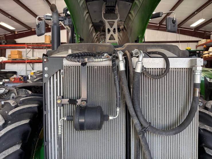 2011-john-deere-8285r-image-65