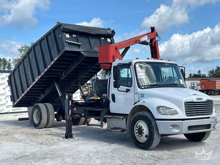 2017-freightliner-m2-106-image-5