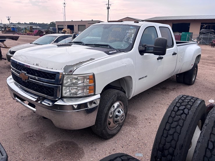 2013-chevrolet-3500-image-1