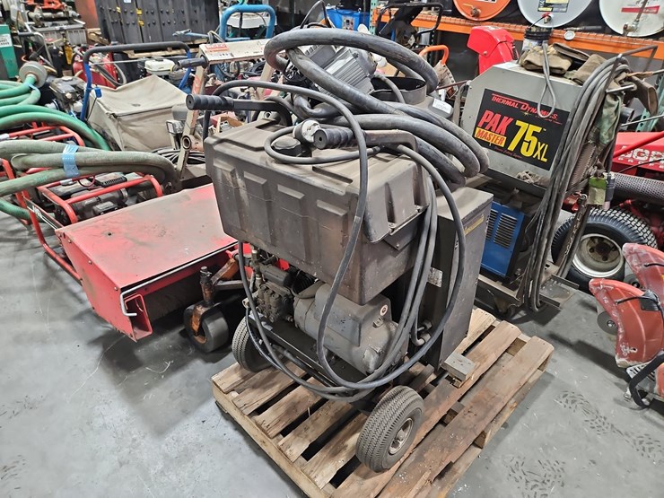 rhino-industrial-3020-hot-water-pressure-washer-image-2