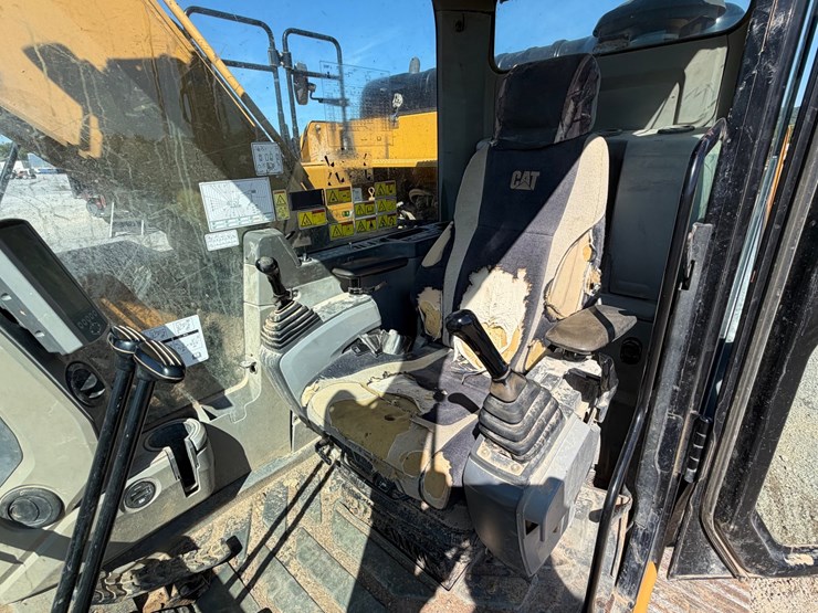caterpillar-326fl-image-12