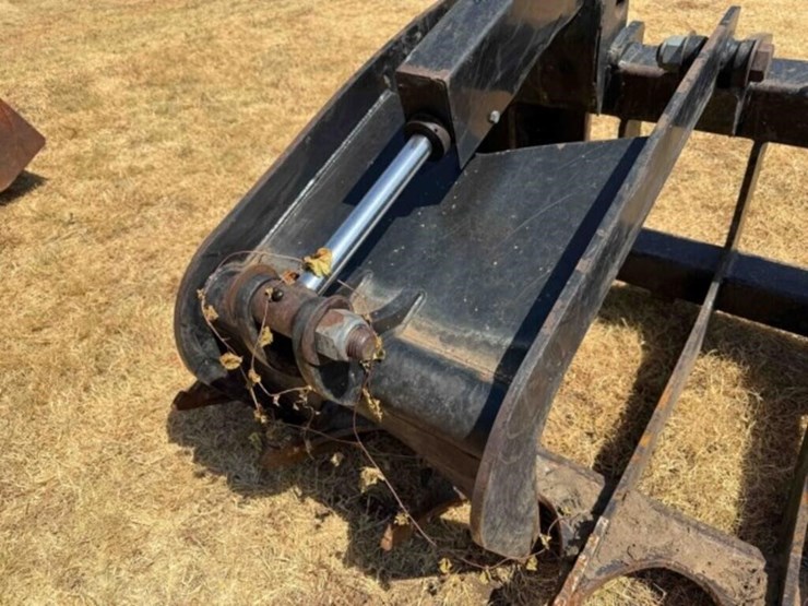 6’-heavy-duty-skid-steer-grapple-image-7