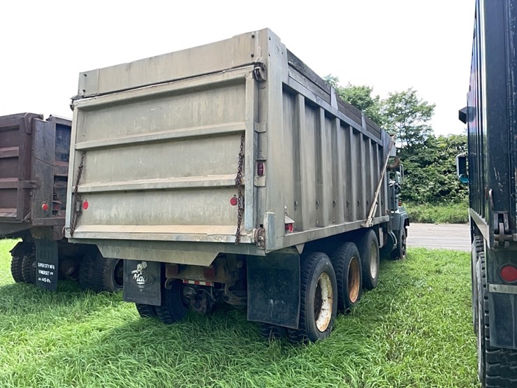 1992-mack-dump-truck-vn:1m2p264c8nm010691-image-3
