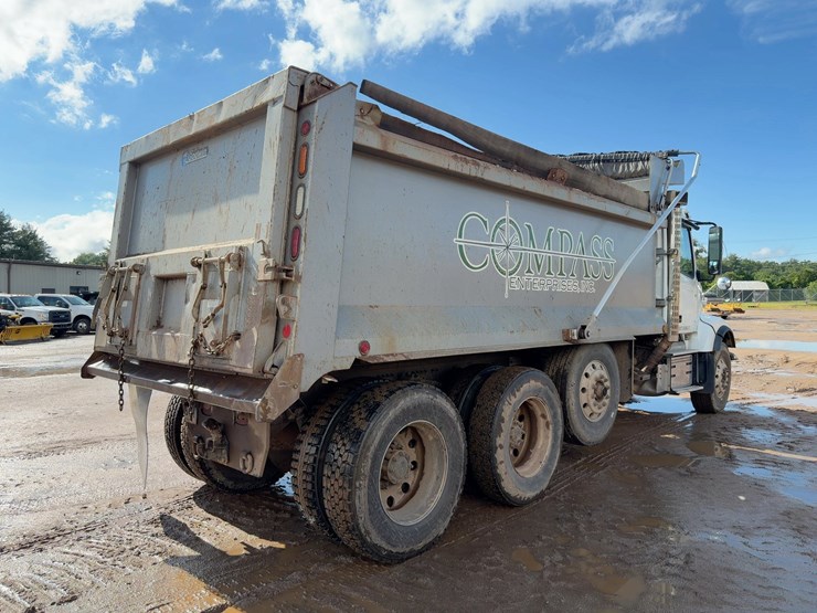 2020-volvo-vhd-tri/a-dump-truck-image-5