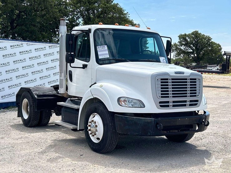 2014-freightliner-m2-106-image-4